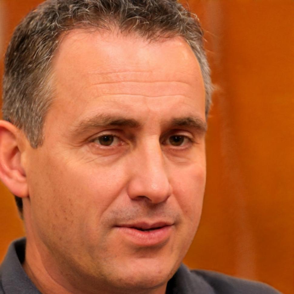 Виктор Суворов - специалист по корпоративному страхованию